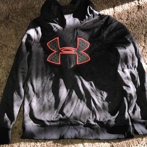 dark grey underarmor pull over